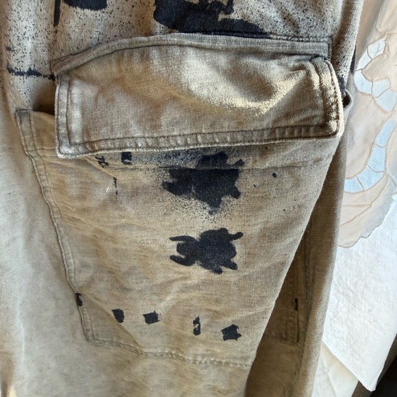 Plantana plantation Relaxed Wide-Leg Cargo Pants in Olive Green with Black Print - Picture 4 of 9